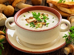 Крем супа от гъби манатарки и печурки с бяло вино и заквасена сметана - снимка на рецептата